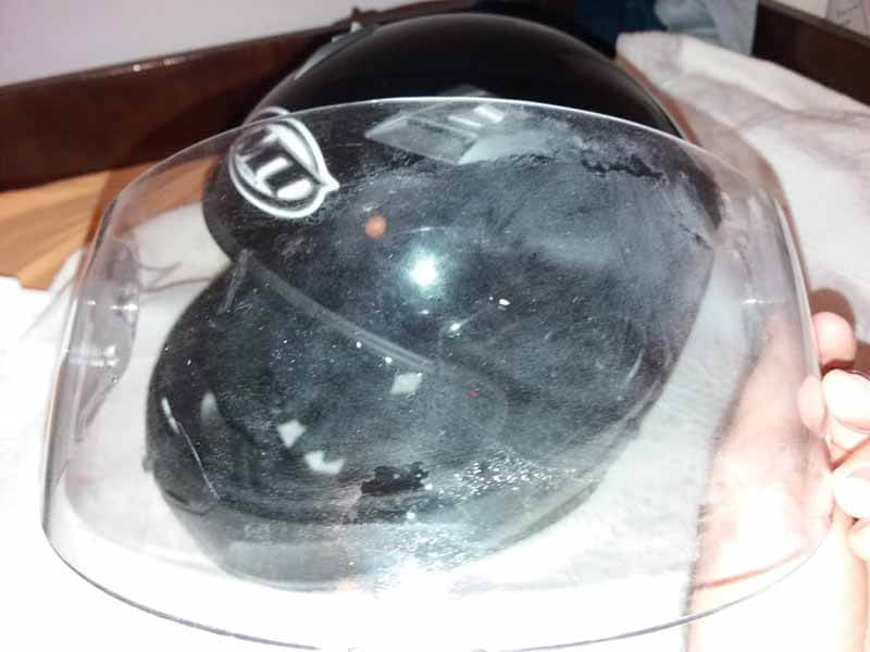 Cleaning-the-visor-How-to-clean-your-helmet-Face-shield