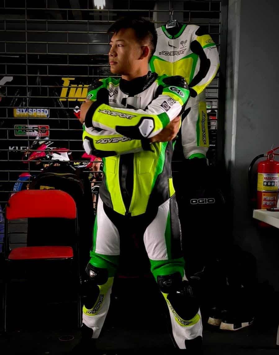 The suit meets EN 17092-1 requirements with CE Level 2 armor in all critical areas — shoulders, elbows, knees, hips, back, and chest — providing maximum impact absorption. It complies with the EN 1621 standards for limb, back, chest, and airbag protection, qualifying the suit for Class AAA certification under professional racing standards.